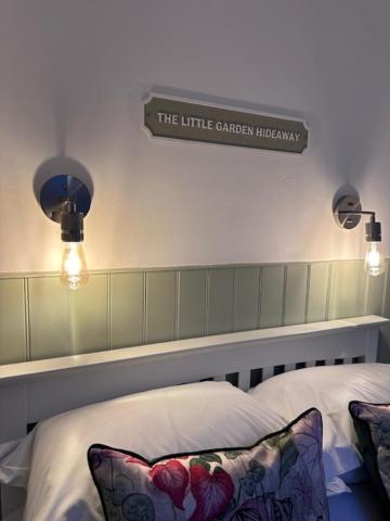 The Little Garden Hideaway With Stunning Sea Views And Garden Bed & Breakfast Holyhead Ngoại thất bức ảnh