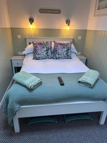 The Little Garden Hideaway With Stunning Sea Views And Garden Bed & Breakfast Holyhead Ngoại thất bức ảnh